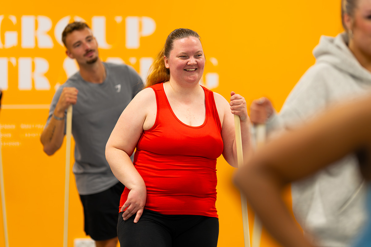 Fitness24Seven jäsen ryhmäliikuntatunnilla