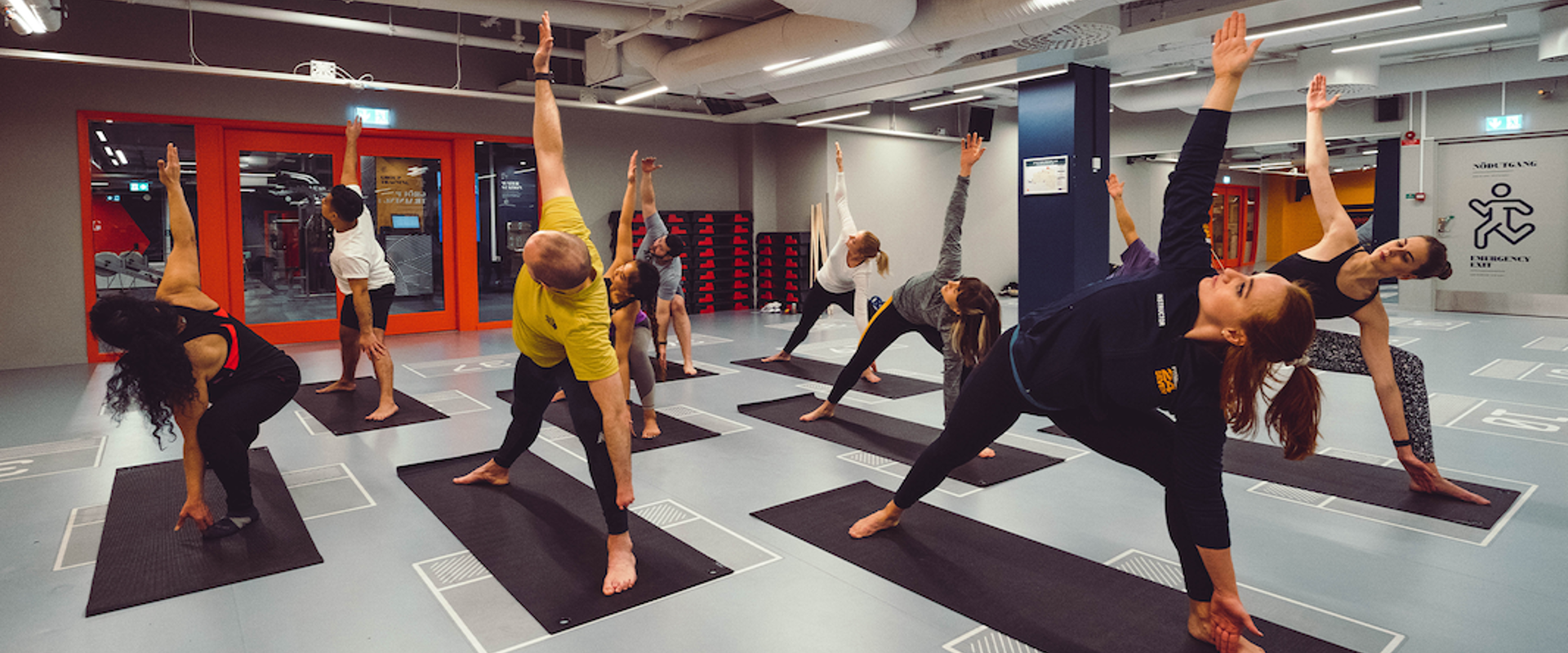 Gruppträning Yoga Fitness24Seven
