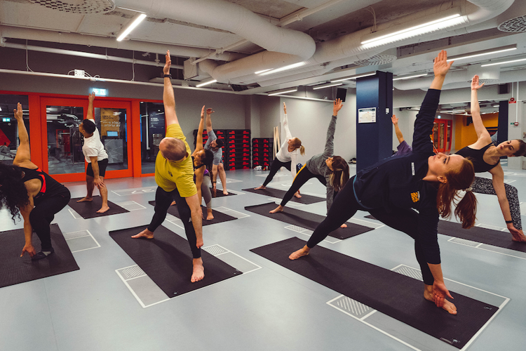 Gruppträning Yoga Fitness24Seven